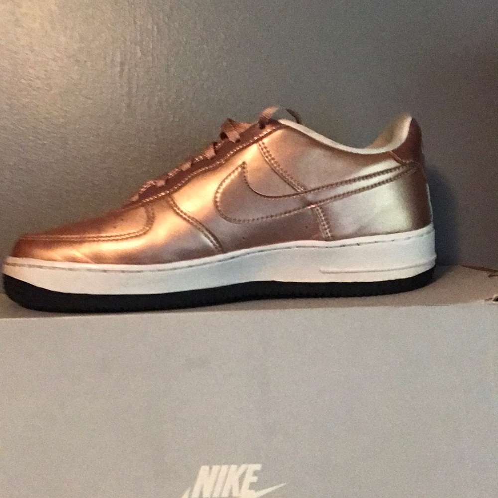 Nike Air Force 1 se (gs) size 6.5